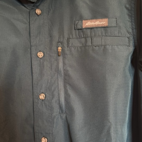 Eddie Bauer men’s blue short sleeve button down shirt size medium - Picture 3 of 9